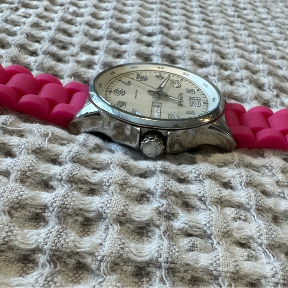 Pink silicone fossil watch - Picture 3 of 4